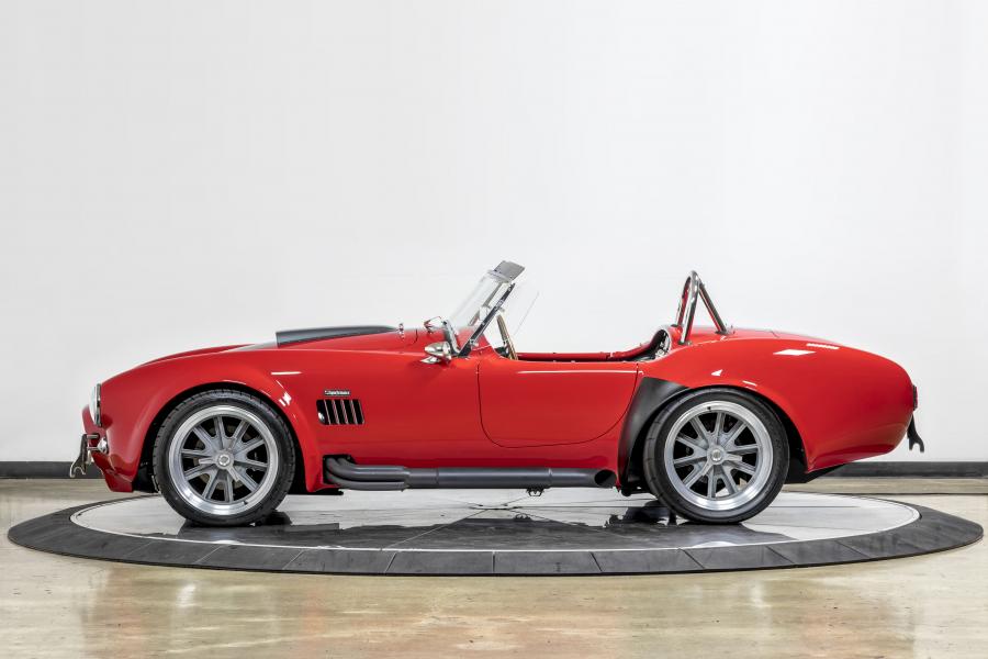  AC Cobra 6 by Superformance 2019 года  (фото 9 из 33)